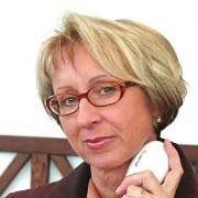 Neviem, čo je nachladnutie, nádcha, chrípka, angína... Svoju prvú biolampu si kúpila asi pred 4 rokmi a od tej doby nedám dopustiť na liečbu svetlom. Mne to pomáha na všetky možné bolesti, najmä v kĺboch. Kedykoľvek niekde niečo cítim, vezmem biolampu a svietim na miesto, kde to bolí, a väčšinou je to hneď po prvých dvoch – troch svieteniach podstatne lepšie, niekedy aj úplne v poriadku.